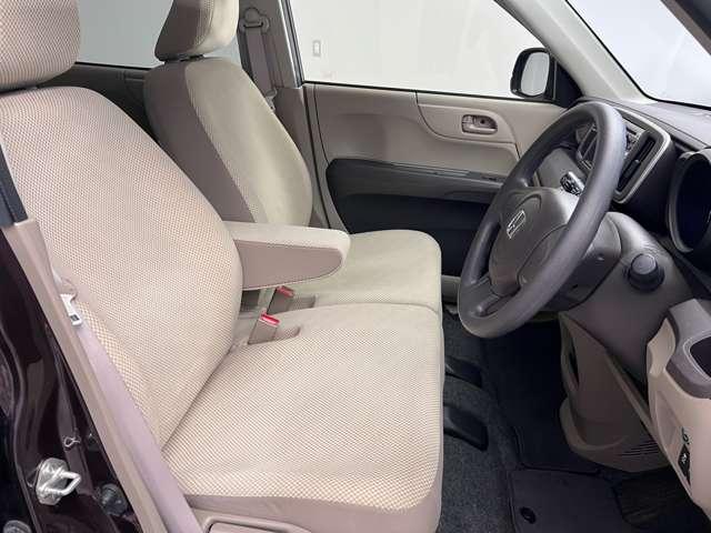 【運転席シート】ゆったりと広々した空間です。ストレスなく運転ができますよ！