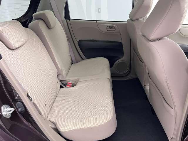 クッション性が高い後席シートでゆったりと座ることができます！