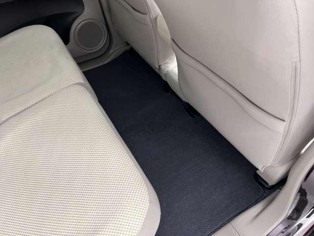 フロアマットもきれいな状態です。