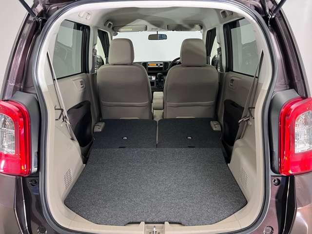 【多彩なシートアレンジ】背もたれを倒すとより多くの荷物を乗せることができます。