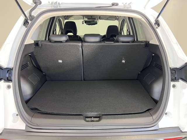 【ラゲッジスペース】ラゲッジスペースは広々です。ほかにもシートアレンジが可能です。