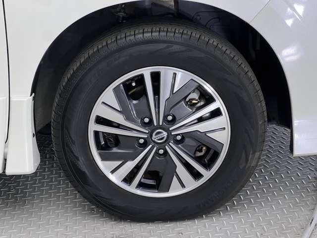 【純正ホイール装備】純正なのでバチっと決まっていてかっこいいですね☆