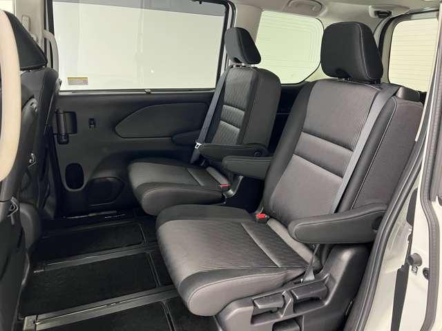 【後席シート】クッション性が高く、ゆったりと座ることができます。