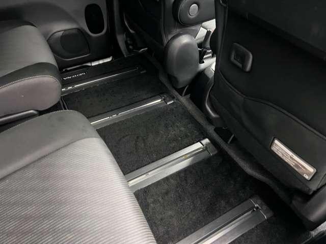 フロアマットもきれいな状態です。