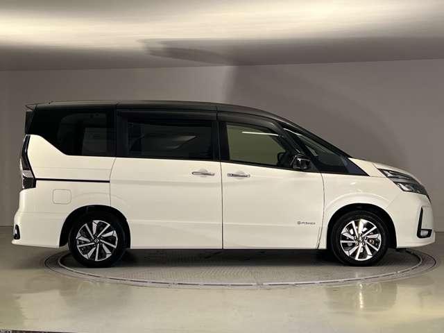 セレナ １．２　ｅ－ＰＯＷＥＲ　ハイウェイスター　Ｖ　後席モニター　前後ドラレコ　ＥＴＣ　全周囲カメ　３６０°カメラ　エマジェンシーブレーキ　スマキー　バックカメラ　ＬＥＤ　レーンアシスト　ＥＴＣ　Ａストップ　イモビ　フルオートエアコン　アルミホイール　エアバック　メモリーナビ　キーフリー　ナビＴＶ（8枚目）