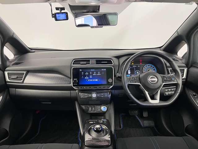 リーフ e+ アーバンクロム 前後ドラレコ ETC 全周囲カメラ シートヒー エマブレ ナビ インテリキー 盗難防止 オートエアコン 車線逸脱警報 ETC アルミホイール ドラレコ キーレスエントリー メモリーナビ バックモニター(4枚目)