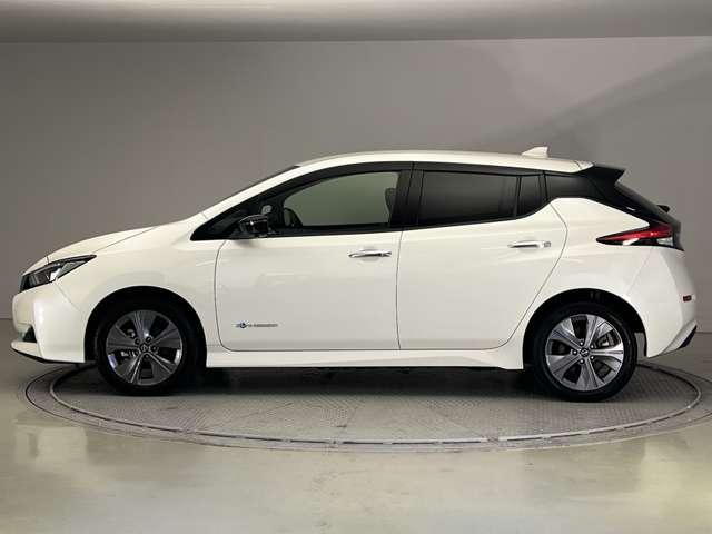 リーフ e+ アーバンクロム 前後ドラレコ ETC 全周囲カメラ シートヒー エマブレ ナビ インテリキー 盗難防止 オートエアコン 車線逸脱警報 ETC アルミホイール ドラレコ キーレスエントリー メモリーナビ バックモニター(6枚目)