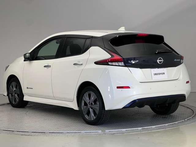 リーフ e+ アーバンクロム 前後ドラレコ ETC 全周囲カメラ シートヒー エマブレ ナビ インテリキー 盗難防止 オートエアコン 車線逸脱警報 ETC アルミホイール ドラレコ キーレスエントリー メモリーナビ バックモニター(7枚目)