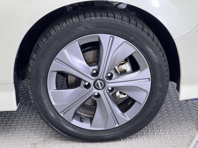 リーフ e+ アーバンクロム 前後ドラレコ ETC 全周囲カメラ シートヒー エマブレ ナビ インテリキー 盗難防止 オートエアコン 車線逸脱警報 ETC アルミホイール ドラレコ キーレスエントリー メモリーナビ バックモニター(10枚目)