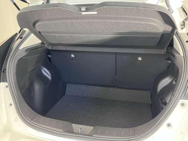 リーフ e+ アーバンクロム 前後ドラレコ ETC 全周囲カメラ シートヒー エマブレ ナビ インテリキー 盗難防止 オートエアコン 車線逸脱警報 ETC アルミホイール ドラレコ キーレスエントリー メモリーナビ バックモニター(17枚目)