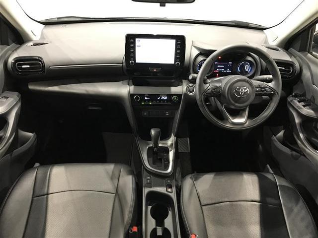 ヤリスクロス Ｇ　地デジＴＶ　リヤカメラ　点検記録簿　スマートエントリー　イモビライザー　オートエアコン　ＬＥＤライト　アルミホイール　キーレス　パワーウィンドウ　クルコン　ＡＢＳ　ドライブレコーダー　メモリーナビ（2枚目）