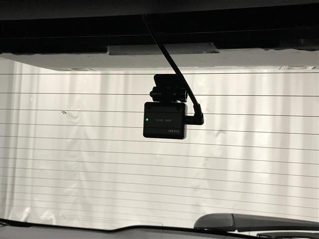 ヤリスクロス Ｇ　地デジＴＶ　リヤカメラ　点検記録簿　スマートエントリー　イモビライザー　オートエアコン　ＬＥＤライト　アルミホイール　キーレス　パワーウィンドウ　クルコン　ＡＢＳ　ドライブレコーダー　メモリーナビ（6枚目）