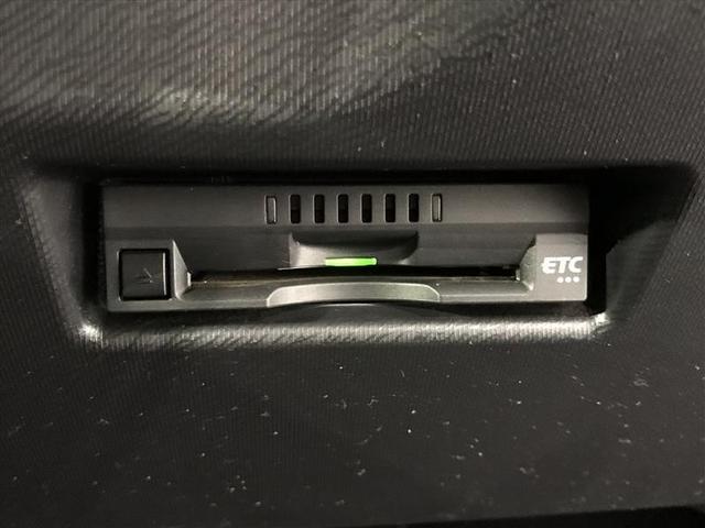 アクア Ｓスタイルブラック　ＡＵＸ端子　記録簿あり　バックモニタ－　地デジフルセグ　ナビＴＶ　イモビライザー　スマートキープッシュスタート　ＥＴＣ付き　Ｗエアバッグ　キーフリ　メモリーナビゲーション　ドラレコ付き　ＡＢＳ　ＰＳ（10枚目）