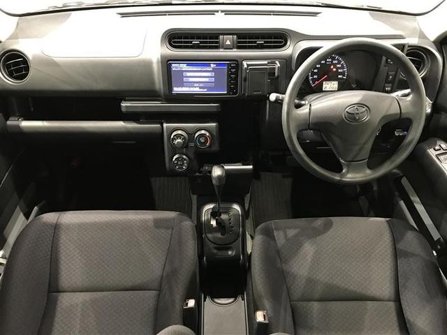 スタイリッシュなデザインのインパネ。各操作スイッチは使いやすい位置に配置されてます。