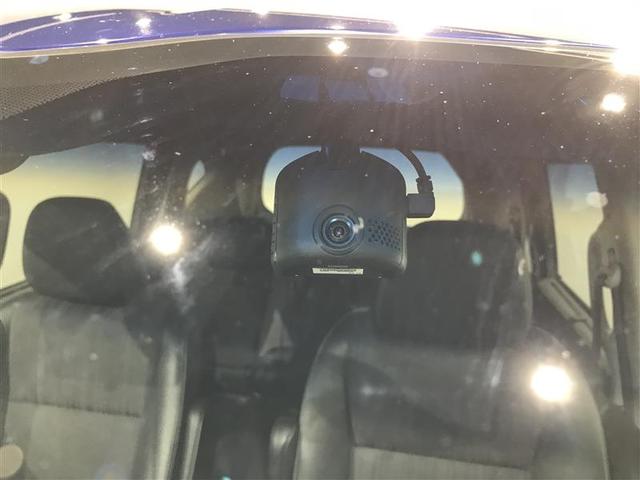 フリード＋ Ｇ　ＡＷ　ウォークスルー　メモリーナビ　盗難防止装置　アイドリングストップ　ＬＥＤヘッド　Ｒカメ　ＥＳＣ　エアバック　ＥＴＣ車載器　パワーウインドウ　スマートキー　ＡＢＳ　フルオートエアコン　Ｗエアバッグ（3枚目）