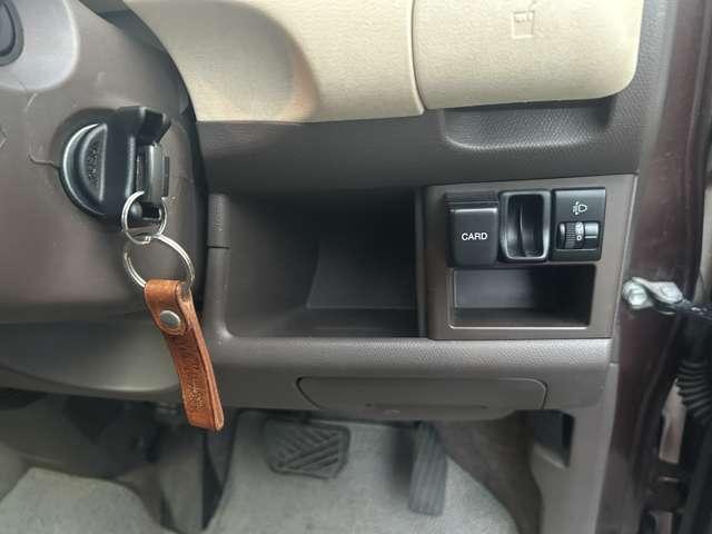 ＭＲワゴン Ｘ　ドライブレコーダー　スマートキー　電動格納ミラー　シートヒーター　ベンチシート　ＡＴ　盗難防止システム　ＡＢＳ　ＣＤ　ＵＳＢ　アルミホイール　衝突安全ボディ　エアコン　パワーステアリング（7枚目）