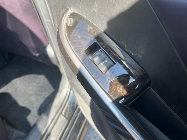 プリウス Sマイコーデ ETC バックカメラ ナビ TV エアロ アルミホイール オートライト HID CVT スマートキー アイドリングストップ 電動格納ミラー 盗難防止システム CD DVD再生 衝突安全ボディ(34枚目)