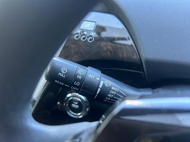 プリウス Sマイコーデ ETC バックカメラ ナビ TV エアロ アルミホイール オートライト HID CVT スマートキー アイドリングストップ 電動格納ミラー 盗難防止システム CD DVD再生 衝突安全ボディ(39枚目)