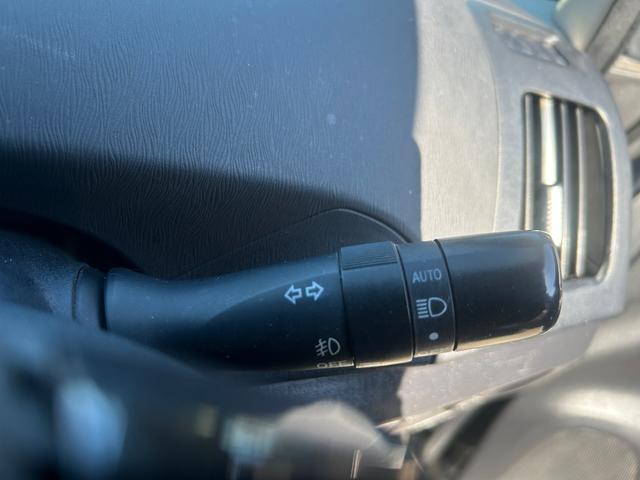 プリウス Sマイコーデ ETC バックカメラ ナビ TV エアロ アルミホイール オートライト HID CVT スマートキー アイドリングストップ 電動格納ミラー 盗難防止システム CD DVD再生 衝突安全ボディ(40枚目)