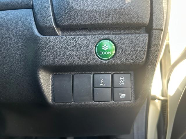 フィットハイブリッド Ｌパッケージ　ハイブリッド　ドライブレコーダー　ＥＴＣ　バックカメラ　ナビ　ＴＶ　エアロ　オートクルーズコントロール　オートライト　ＬＥＤヘッドランプ　スマートキー　電動格納ミラー　ＡＴ　盗難防止システム（9枚目）