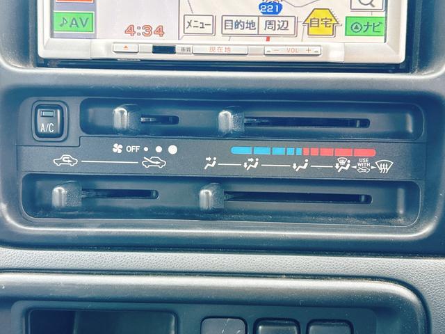 手の届きやすいところで簡単操作ができる空調付き!オールシーズンお好みの温度調節ができます。