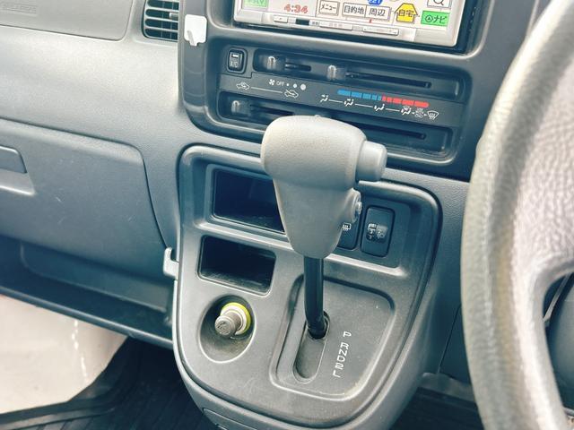 シフトレバー。ぜひ一度お客様の目で確認してください。