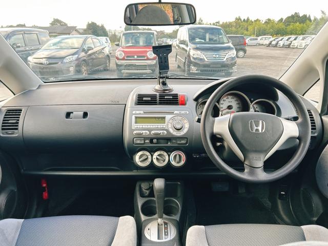 フィット 1.3A ETC キーレスエントリー CVT 衝突安全ボディ ABS CD エアコン パワーステアリング パワーウィンドウ(2枚目)