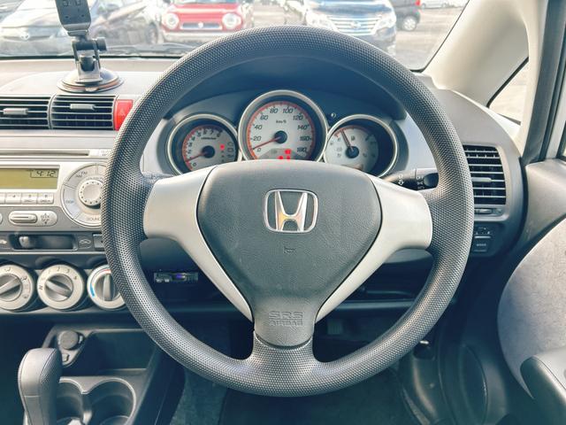 フィット 1.3A ETC キーレスエントリー CVT 衝突安全ボディ ABS CD エアコン パワーステアリング パワーウィンドウ(3枚目)