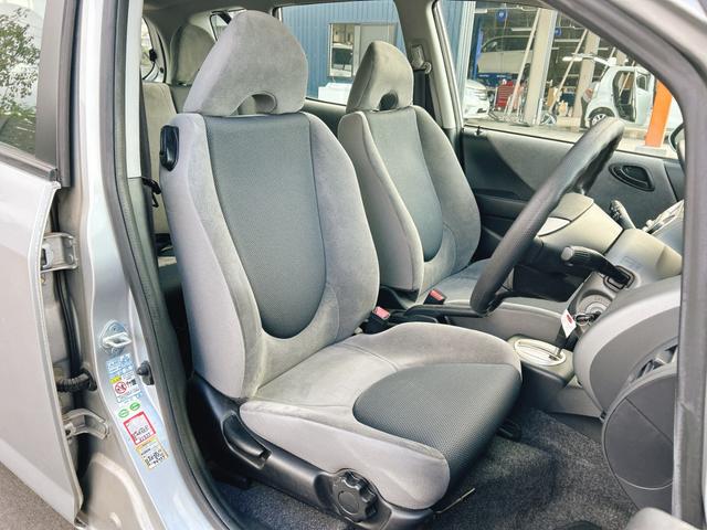 フィット 1.3A ETC キーレスエントリー CVT 衝突安全ボディ ABS CD エアコン パワーステアリング パワーウィンドウ(10枚目)