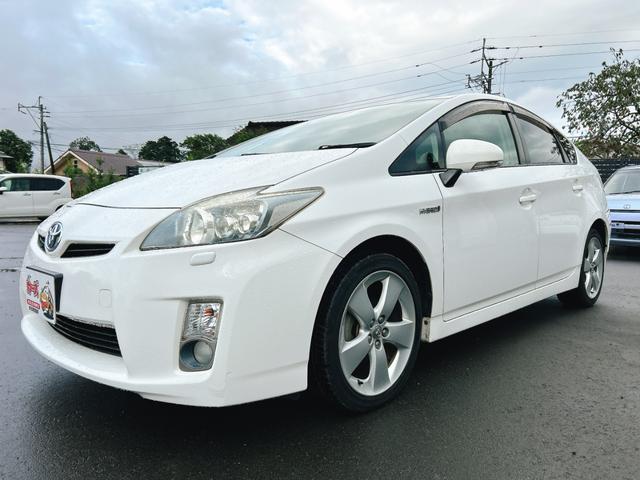 プリウス Ｓツーリングセレクション　ＥＴＣ　バックカメラ　ナビ　ＴＶ　アルミホイール　ＬＥＤヘッドランプ　ヘッドライトウォッシャー　ＣＶＴ　スマートキー　アイドリングストップ　電動格納ミラー　盗難防止システム　ＣＤ　ＤＶＤ再生（11枚目）