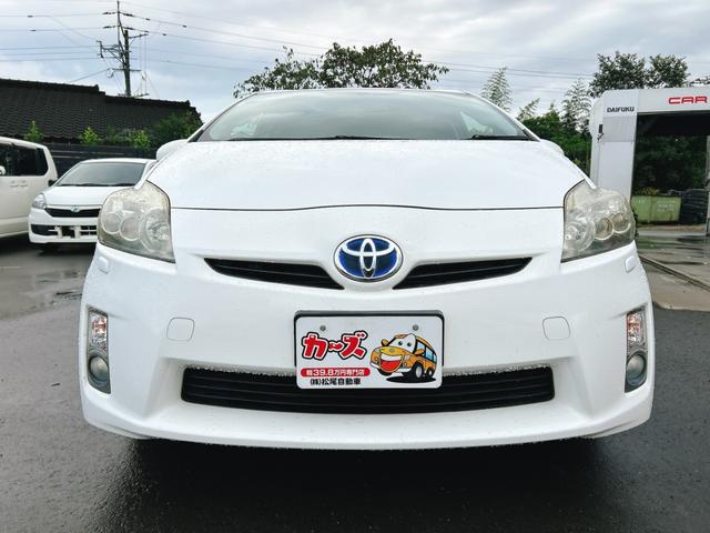 プリウス Ｓツーリングセレクション　ＥＴＣ　バックカメラ　ナビ　ＴＶ　アルミホイール　ＬＥＤヘッドランプ　ヘッドライトウォッシャー　ＣＶＴ　スマートキー　アイドリングストップ　電動格納ミラー　盗難防止システム　ＣＤ　ＤＶＤ再生（12枚目）