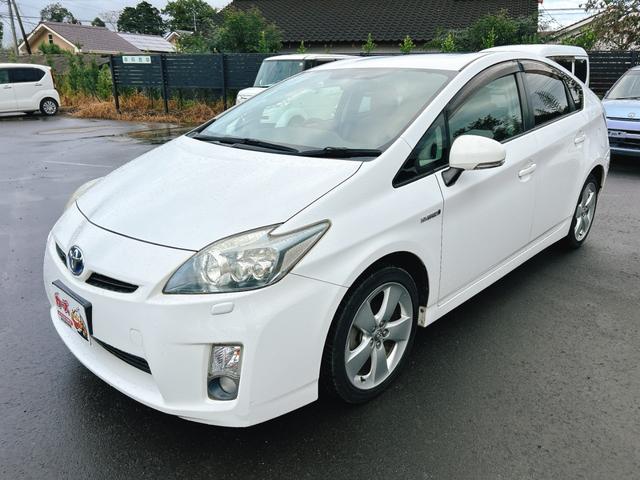 プリウス Ｓツーリングセレクション　ＥＴＣ　バックカメラ　ナビ　ＴＶ　アルミホイール　ＬＥＤヘッドランプ　ヘッドライトウォッシャー　ＣＶＴ　スマートキー　アイドリングストップ　電動格納ミラー　盗難防止システム　ＣＤ　ＤＶＤ再生（21枚目）