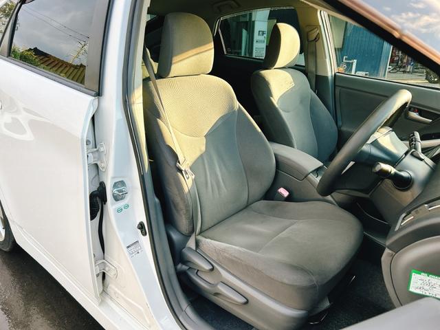 プリウス Ｓツーリングセレクション　ＥＴＣ　バックカメラ　ナビ　ＴＶ　アルミホイール　ＬＥＤヘッドランプ　ヘッドライトウォッシャー　ＣＶＴ　スマートキー　アイドリングストップ　電動格納ミラー　盗難防止システム　ＣＤ　ＤＶＤ再生（31枚目）