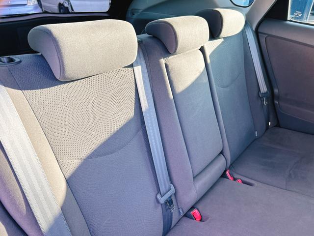 プリウス Ｓツーリングセレクション　ＥＴＣ　バックカメラ　ナビ　ＴＶ　アルミホイール　ＬＥＤヘッドランプ　ヘッドライトウォッシャー　ＣＶＴ　スマートキー　アイドリングストップ　電動格納ミラー　盗難防止システム　ＣＤ　ＤＶＤ再生（36枚目）