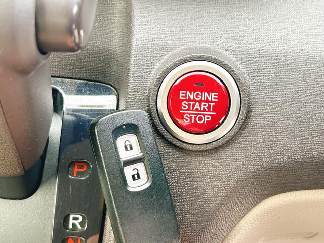 エンジン始動も楽チンです。イチイチ鍵を出す手間も無くなりますよ。