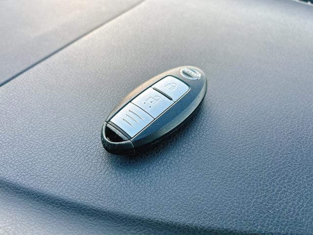 ノート メダリスト　保証１２ヵ月・走行無制限　ＥＴＣ　全周囲カメラ　ＴＶ　アルミホイール　オートライト　スマートキー　ＣＶＴ　盗難防止システム　衝突安全ボディ　ＡＢＳ　ＣＤ　ＵＳＢ　ミュージックプレイヤー接続可（10枚目）