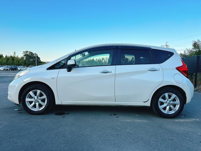 ノート メダリスト　保証１２ヵ月・走行無制限　ＥＴＣ　全周囲カメラ　ＴＶ　アルミホイール　オートライト　スマートキー　ＣＶＴ　盗難防止システム　衝突安全ボディ　ＡＢＳ　ＣＤ　ＵＳＢ　ミュージックプレイヤー接続可（25枚目）