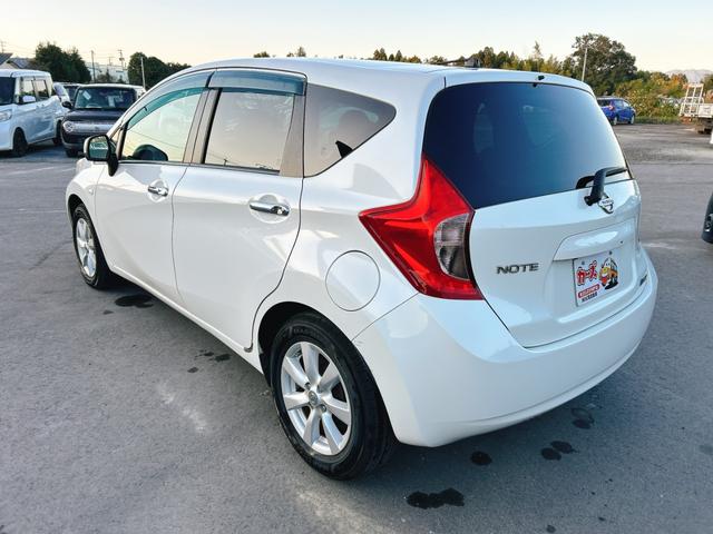 ノート メダリスト　保証１２ヵ月・走行無制限　ＥＴＣ　全周囲カメラ　ＴＶ　アルミホイール　オートライト　スマートキー　ＣＶＴ　盗難防止システム　衝突安全ボディ　ＡＢＳ　ＣＤ　ＵＳＢ　ミュージックプレイヤー接続可（30枚目）