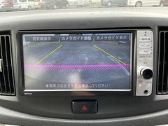 バックカメラも付いています。駐車の時に便利なのはもちろんの事、後方死角にいる子供たちに気が付くことができるので安心安全ですね 4