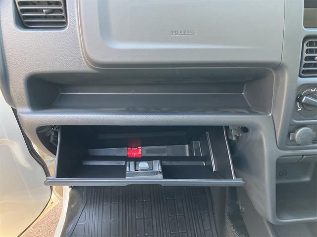 キャリイトラック ＫＣ　４ＷＤ　軽トラック　ＭＴ　クリアランスソナー　アイドリングストップ　オートライト　ＥＳＣ　エアコン　パワーステアリング　パワーウィンドウ　運転席エアバッグ　助手席エアバッグ　記録簿　助手席エアバック（25枚目）