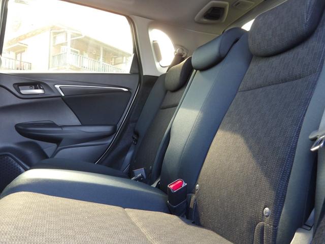 フィット １３Ｇ・Ｆパッケージコンフォートエディション　認定中古車（保証１年）・純正Ｍナビ・Ｂカメラ・シートヒーター　リヤビューカメラ　シ－トヒ－タ－　ＶＳＡ　ＡＵＴＯエアコン　キーレスエントリー　ＡＢＳ　エアバッグ　パワーウインドウ　スマ－トキ－（12枚目）