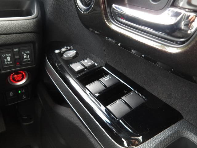 N-BOXカスタム G・Lターボホンダセンシング 認定中古車(保証1年)・純正Mナビ・ドラレコ・Bカメラ・両側パワスラ・シートヒーター 両側PWスライドドア Bモニタ Iストップ セキュリティー USB接続 クルーズコントロール ナビTV VSA(30枚目)