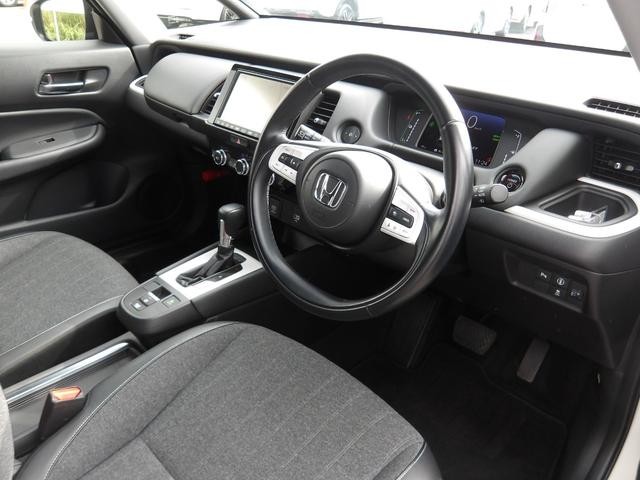 フィット ｅ：ＨＥＶホーム　認定中古車（保証２年）・純正Ｍナビ・ドラレコ・Ｂカメラ・ＥＴＣ・Ｐセンサー・ＬＥＤヘッドライト　前後誤発進抑制機能　クリソナ　助手席エアバッグ　運転席エアバッグ　ＬＥＤライト　ＵＳＢ接続　バックカメラ（8枚目）