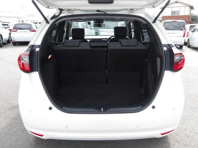 フィット ｅ：ＨＥＶホーム　認定中古車（保証２年）・純正Ｍナビ・ドラレコ・Ｂカメラ・ＥＴＣ・Ｐセンサー・ＬＥＤヘッドライト　前後誤発進抑制機能　クリソナ　助手席エアバッグ　運転席エアバッグ　ＬＥＤライト　ＵＳＢ接続　バックカメラ（14枚目）