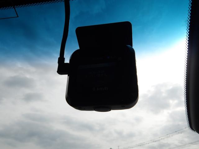 フィット ｅ：ＨＥＶホーム　認定中古車（保証２年）・純正Ｍナビ・ドラレコ・Ｂカメラ・ＥＴＣ・Ｐセンサー・ＬＥＤヘッドライト　前後誤発進抑制機能　クリソナ　助手席エアバッグ　運転席エアバッグ　ＬＥＤライト　ＵＳＢ接続　バックカメラ（25枚目）