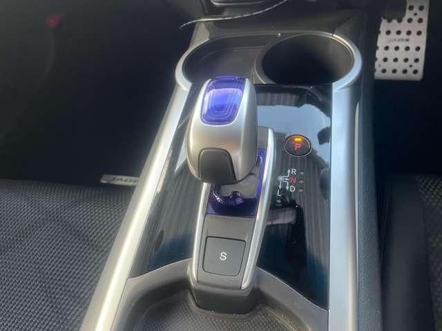 ジェイド ハイブリッドＸ　純正８インチナビ／ＥＴＣ／アルミ／ドラレコ　フルオートエアコン　ＥＣＯＮ　スマートキーシステム　ＥＴＣ車載器　ウォークスルー　ＴＶナビ　イモビ　カーテンエアバック　Ｂカメラ　ＬＥＤライト　ＤＶＤ　３列（19枚目）