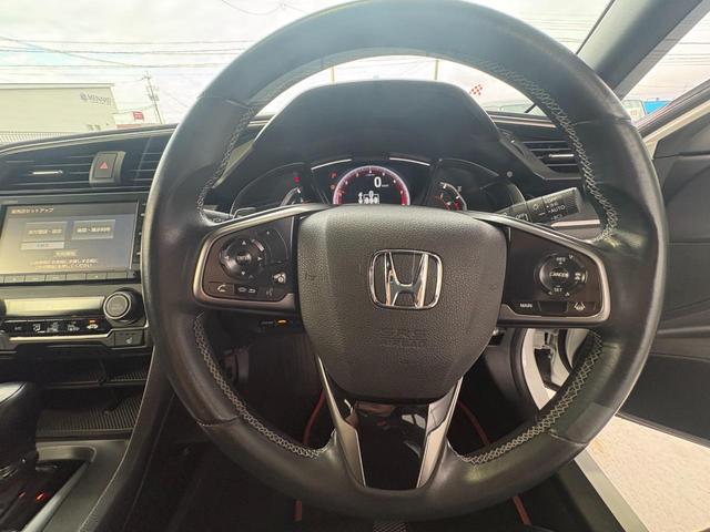 シビック ハッチバック レーンアシスト オートクルーズコントロール 衝突被害軽減システム バックカメラ アルミホイール オートライト LEDヘッドランプ CVT シートヒーター スマートキー アイドリングストップ(3枚目)