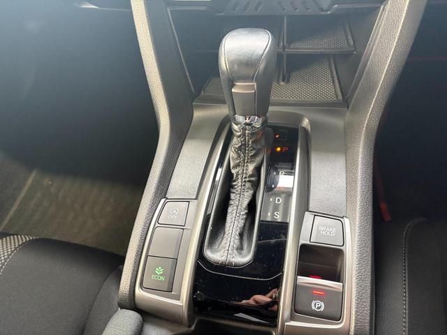 シビック ハッチバック レーンアシスト オートクルーズコントロール 衝突被害軽減システム バックカメラ アルミホイール オートライト LEDヘッドランプ CVT シートヒーター スマートキー アイドリングストップ(8枚目)