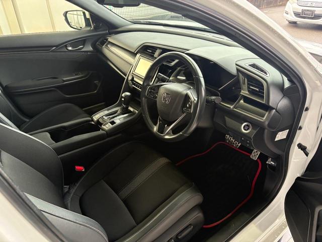 シビック ハッチバック レーンアシスト オートクルーズコントロール 衝突被害軽減システム バックカメラ アルミホイール オートライト LEDヘッドランプ CVT シートヒーター スマートキー アイドリングストップ(11枚目)