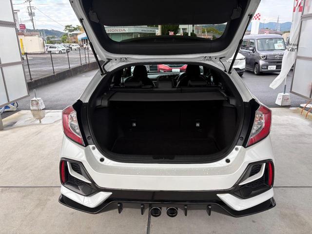 シビック ハッチバック レーンアシスト オートクルーズコントロール 衝突被害軽減システム バックカメラ アルミホイール オートライト LEDヘッドランプ CVT シートヒーター スマートキー アイドリングストップ(20枚目)